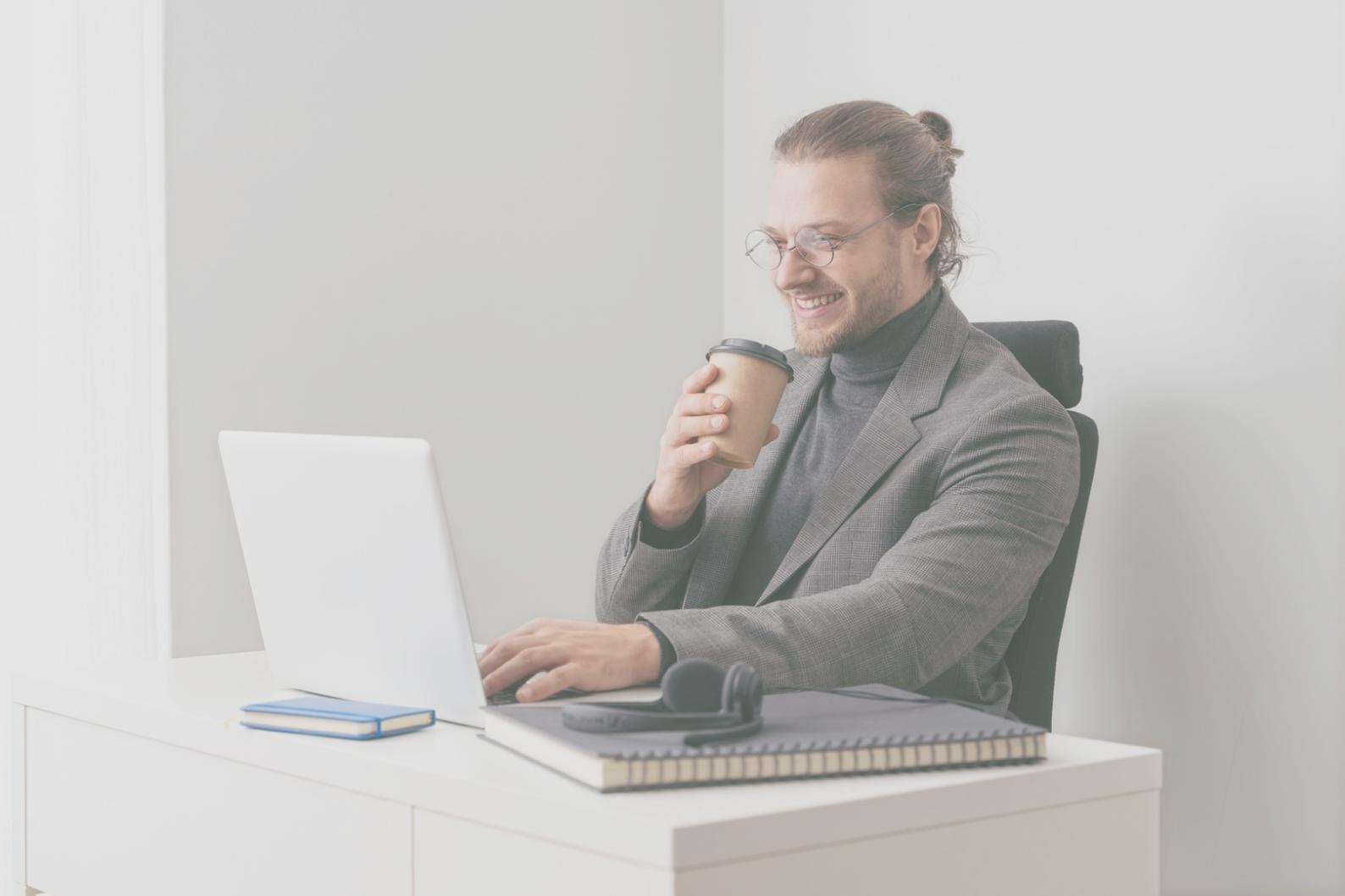 Análisis financiero moderno en entorno corporativo